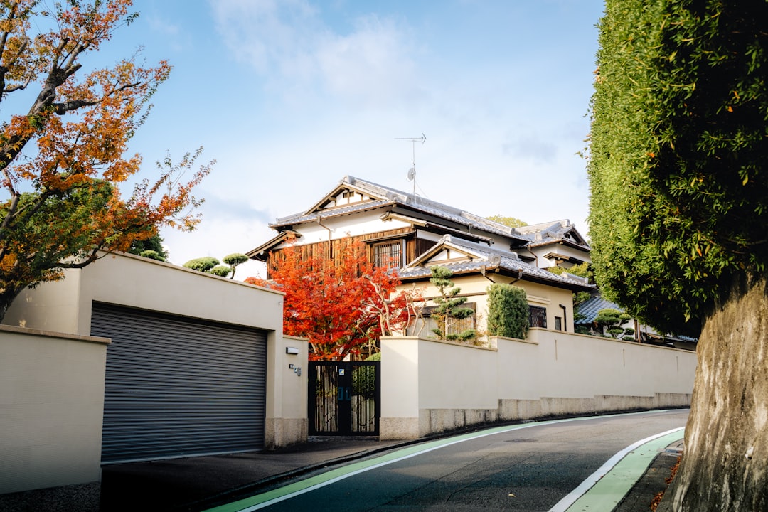 A traditional japanese house with autumn foliage.